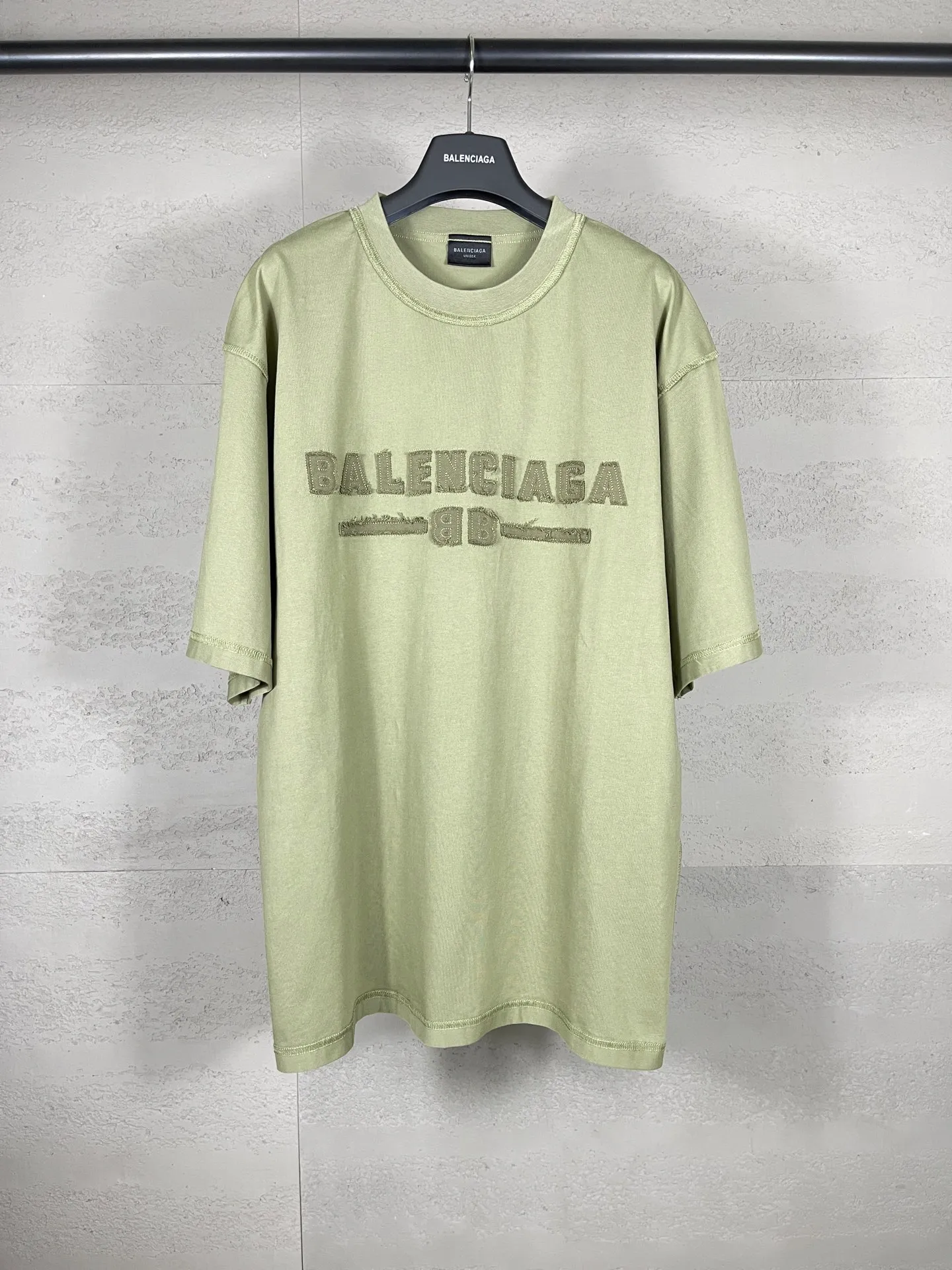 【 . Quality】BALENCI*GA/ #2025New Arrival LOGO T ， ， ， ZP 、 260 ， . ， 。 。Classic LOGO 。 。 , OS . Same Style ：BL 253639 ： ， ，Green Size：XS S M L